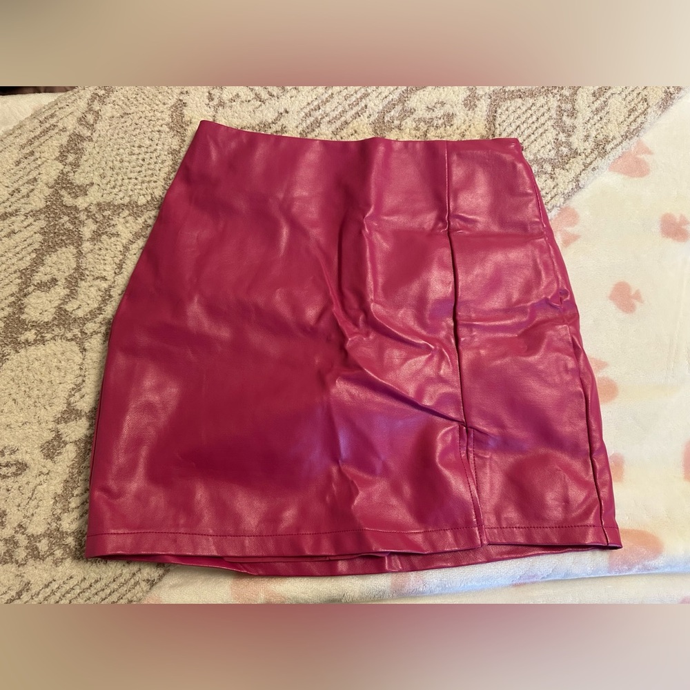 Le Lis Fuchsia Mini Skirt